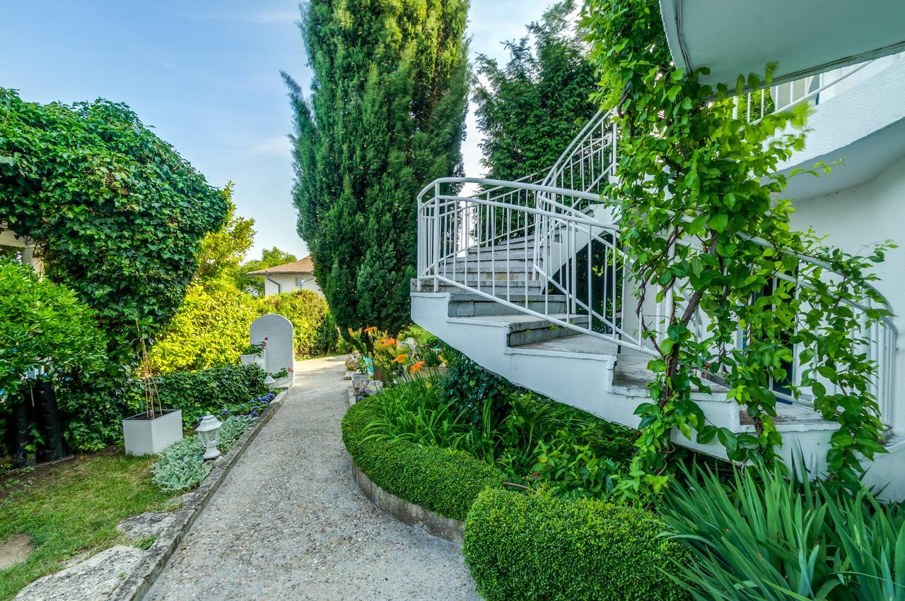 Villa White Dove Golden Sands Esterno foto