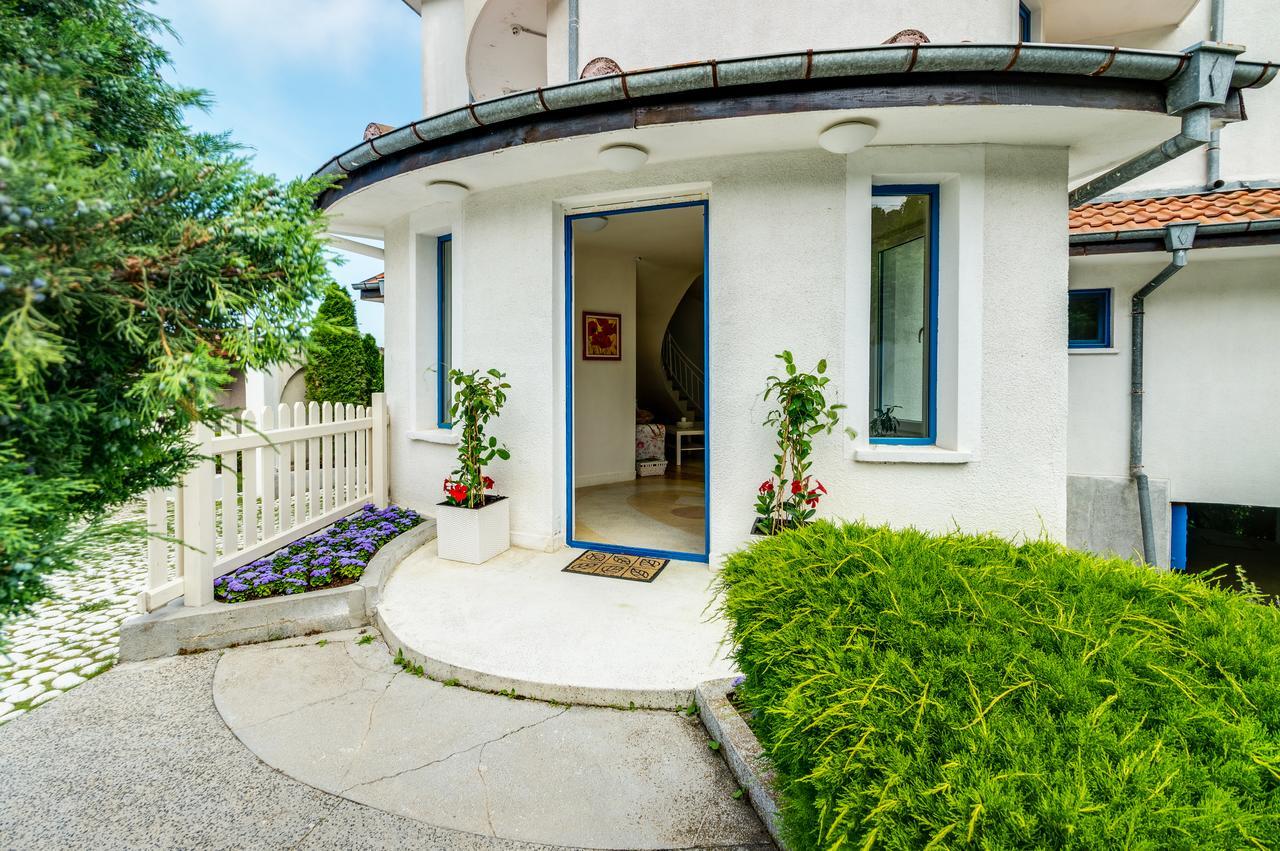 Villa White Dove Golden Sands Esterno foto